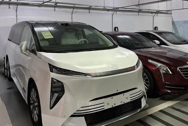 策略池 别克至境世家实车亮相，尺寸远超世纪，提供插混和纯电可选